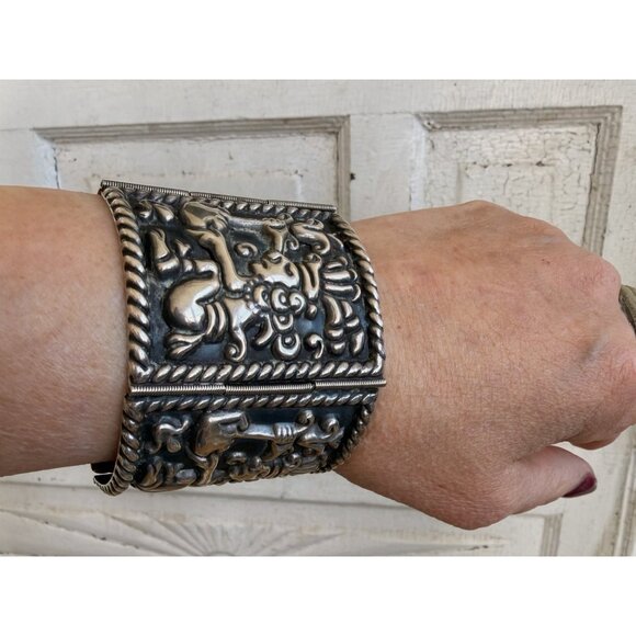 Vintage 60's Mexico 925 Sterling Wide Link Bracelet Aztec Warrior Repousse 68.6g - Picture 4 of 13